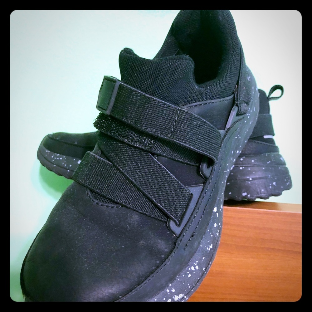 Boys sneakers
